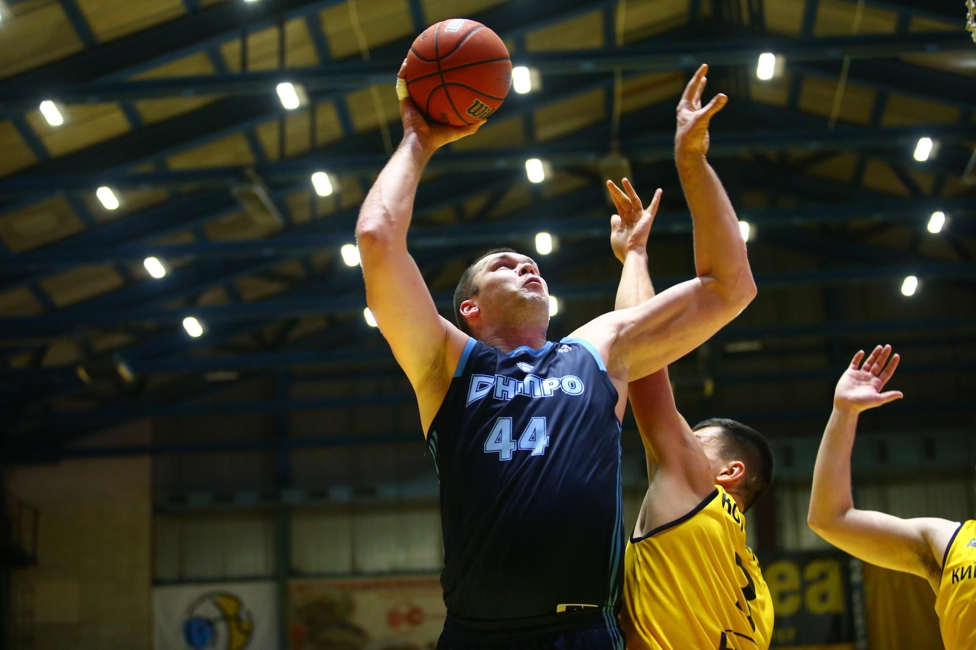 Центральний матч чемпіонату України з баскетболу зупинили через сутички фанатів – фото Центральний матч чемпіонату України з баскетболу зупинили через сутички фанатів – фото