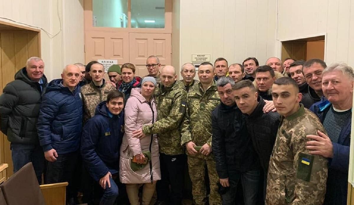 Сборная Украины среди ветеранов встретилась с освобожденными пленными – фото