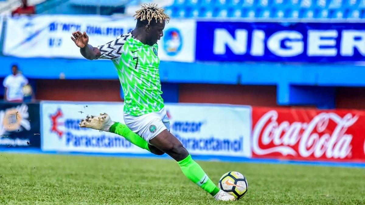 "Динамо" офіційно підписало контракт з ексгравцем російського "Тамбова" "Динамо" офіційно підписало контракт з ексгравцем російського "Тамбова"