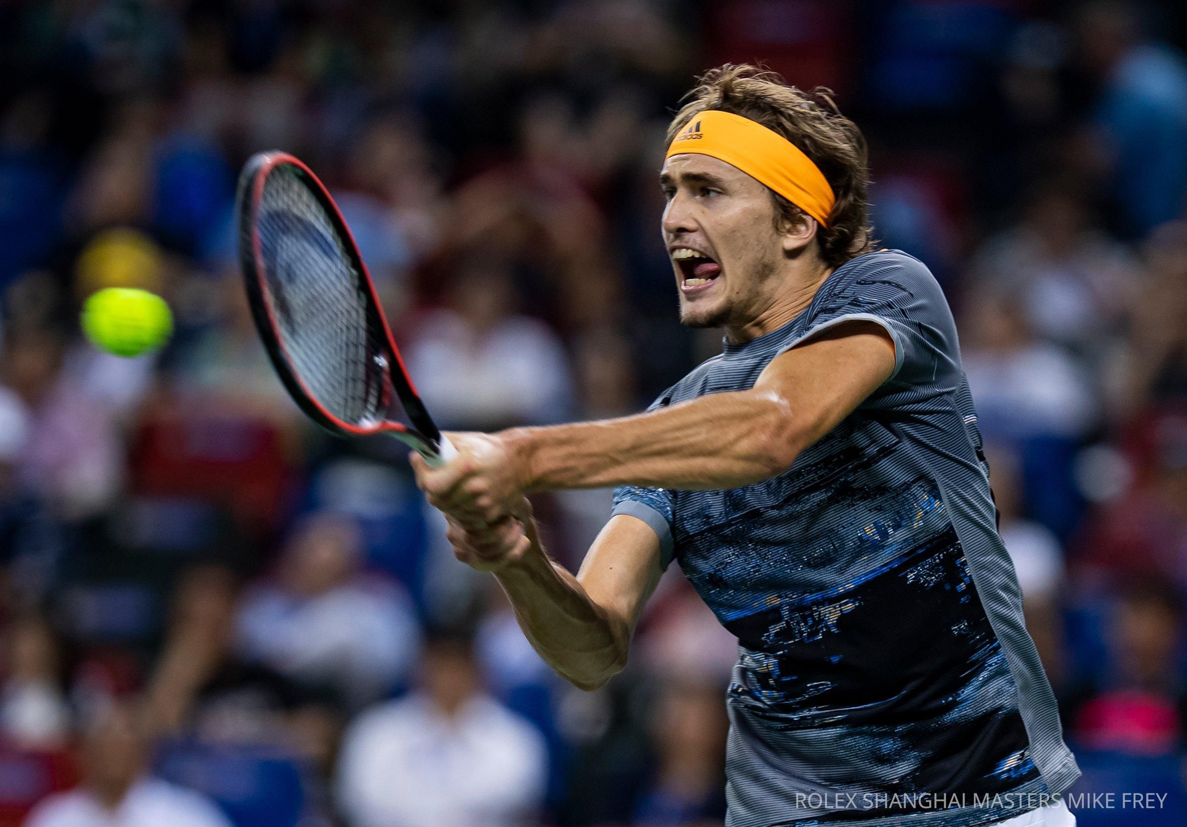 Тенісист зі злості розбив ракетку об корт під час матчу: відео Тенісист зі злості розбив ракетку об корт під час матчу: відео