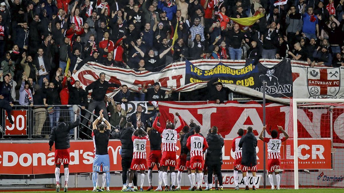 Французский клуб ошибочно пригласил болельщиков на кладбище вместо стадиона Французский клуб ошибочно пригласил болельщиков на кладбище вместо стадиона