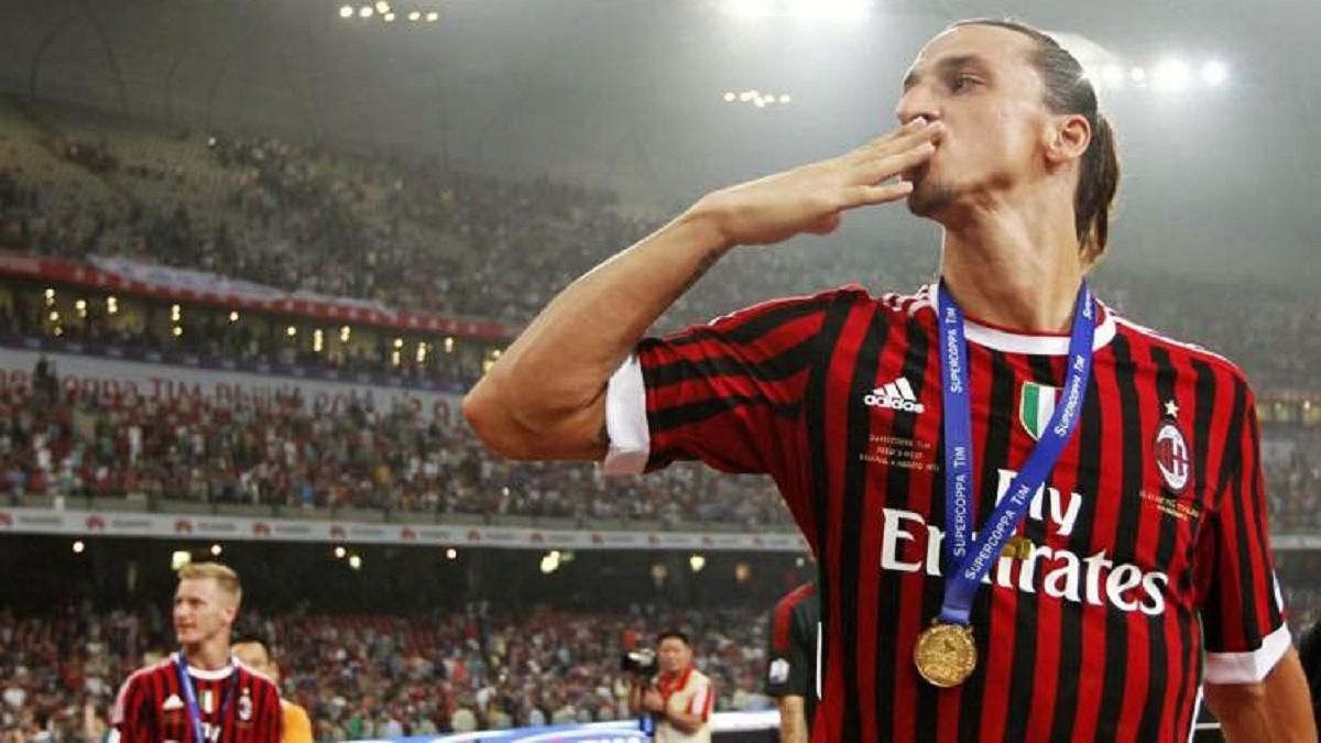 Над статуей Ибрагимовича снова надругались, подпилив ноги – фото Над статуей Ибрагимовича снова надругались, подпилив ноги – фото