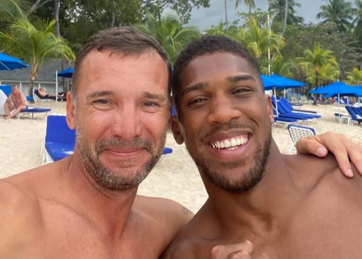 Шевченко під час відпочинку на курорті зустрівся з Ентоні Джошуа: фото Шевченко під час відпочинку на курорті зустрівся з Ентоні Джошуа: фото