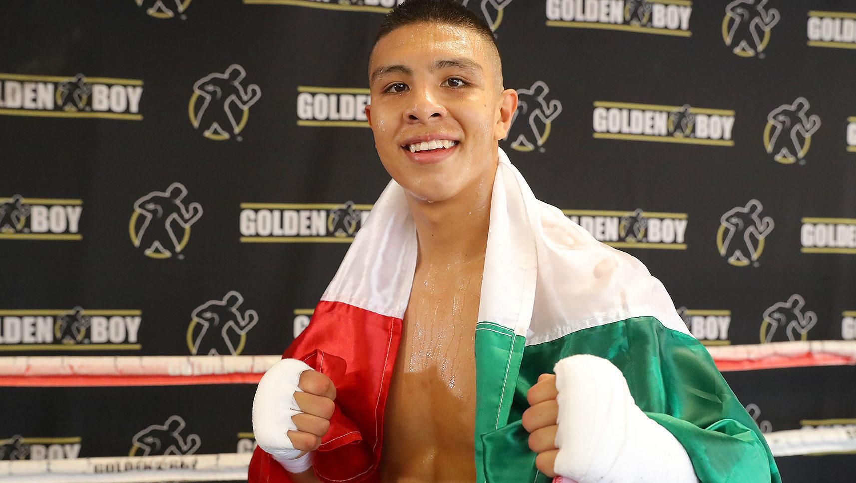 Бывший чемпион WBO забил соперника в ринге: видео Бывший чемпион WBO забил соперника в ринге: видео