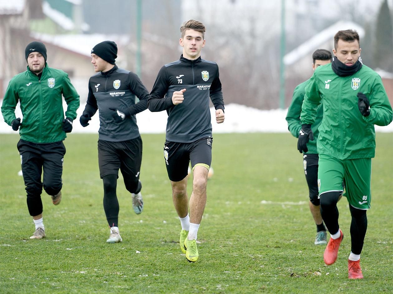 Гравці "Карпат" можуть бойкотувати тренувальний збір через заборгованість із зарплатою Гравці "Карпат" можуть бойкотувати тренувальний збір через заборгованість із зарплатою