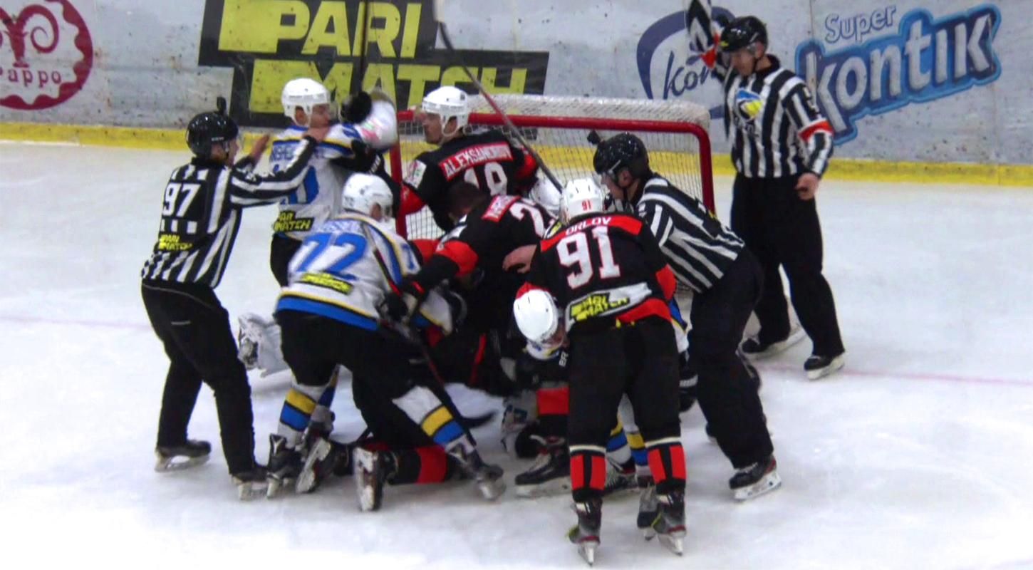 Хоккеисты устроили массовую драку в матче чемпионата Украины: видео
