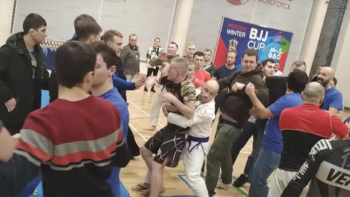 В России турнир по джиу-джитсу закончился массовой дракой: видео