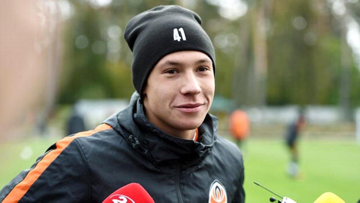 Нападающий "Шахтера" официально перешел в клуб к двум игрокам "Динамо" Нападающий "Шахтера" официально перешел в клуб к двум игрокам "Динамо"