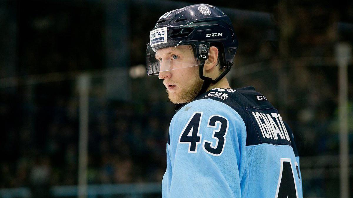 Российский хоккеист подло сбил арбитра – видео Российский хоккеист подло сбил арбитра – видео