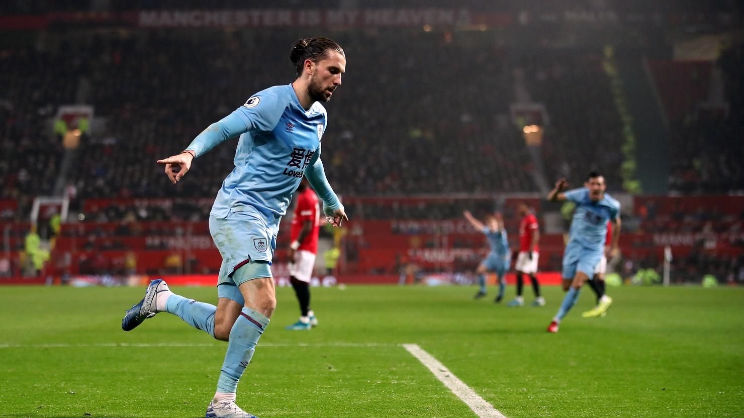 "МанЮнайтед" зазнав принизливої поразки від "Бернлі", другий гол став окрасою матчу – відео "МанЮнайтед" зазнав принизливої поразки від "Бернлі", другий гол став окрасою матчу – відео