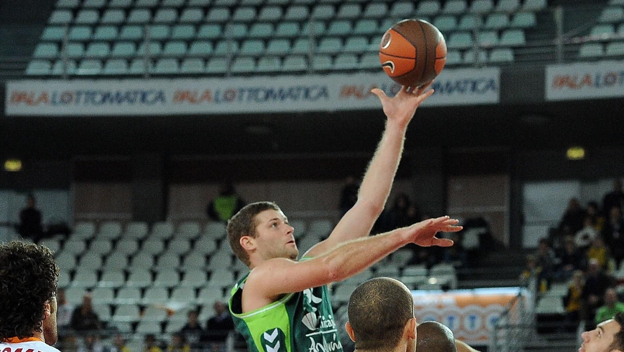 Бывшая звезда чемпионата Украины по баскетболу Арчибальд неожиданно умер в 39 лет Бывшая звезда чемпионата Украины по баскетболу Арчибальд неожиданно умер в 39 лет