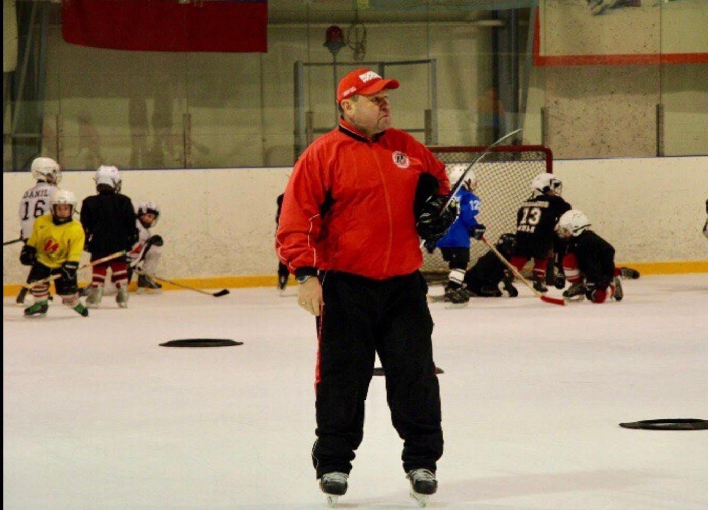 В Росії хокейний тренер побив ключкою 10-річного хлопчика – відео інциденту В Росії хокейний тренер побив ключкою 10-річного хлопчика – відео інциденту