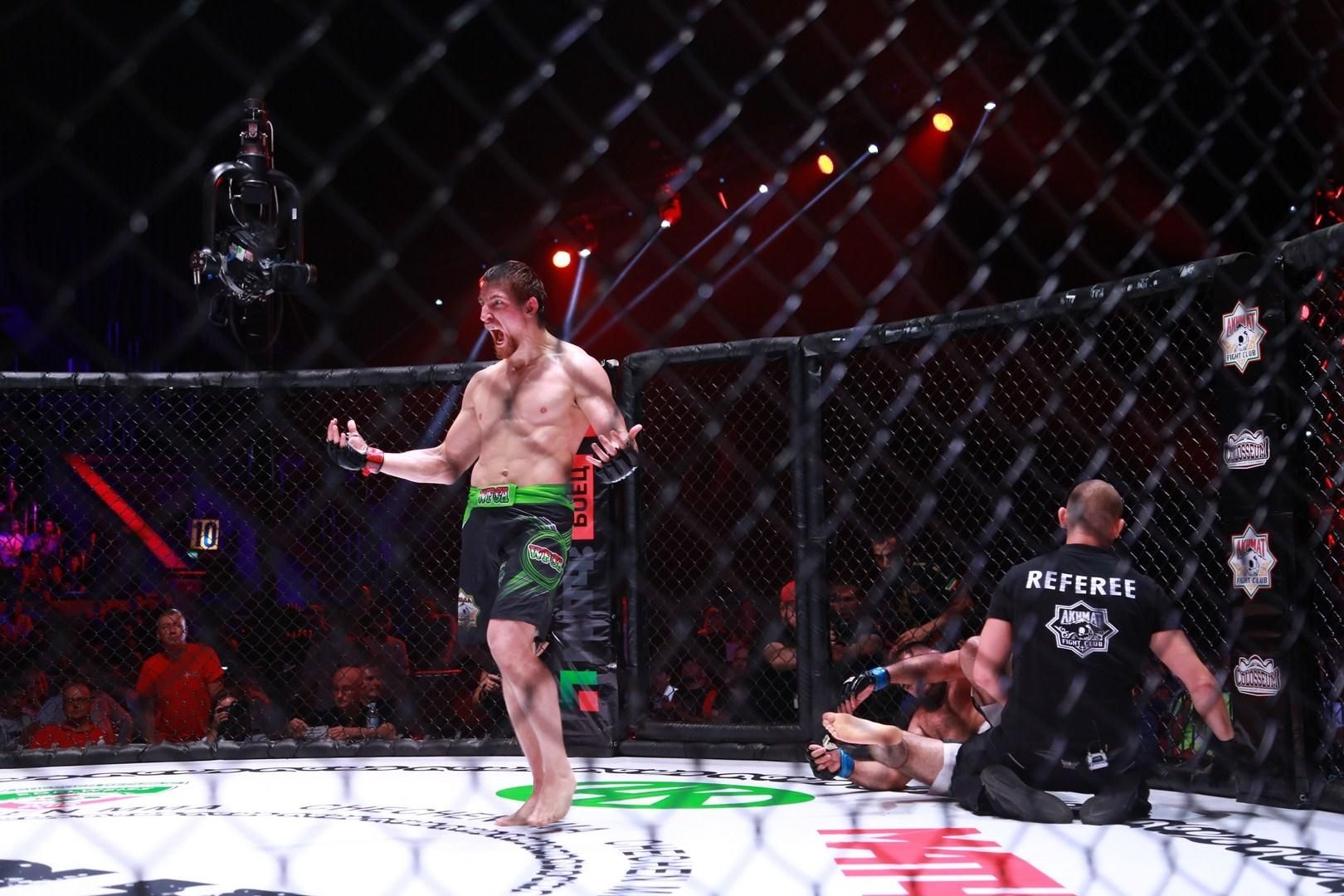 Российского нокаутёра вырубили за 33 секунды в поединке ММА – видео Российского нокаутёра вырубили за 33 секунды в поединке ММА – видео