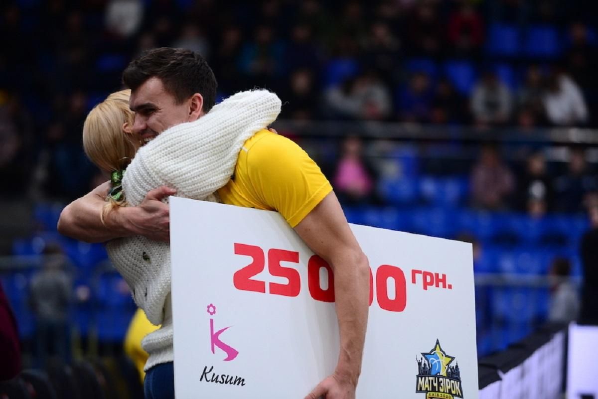 Баскетболіст збірної України зробив дівчині пропозицію в перерві Матчу всіх Зірок – відео