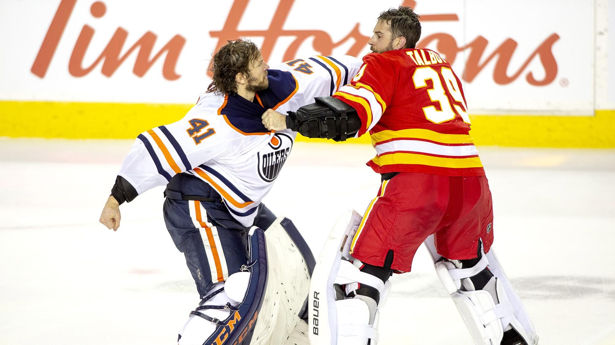 Хокеїсти влаштували масову бійку під час матчу НХЛ, між собою билися навіть воротарі – відео