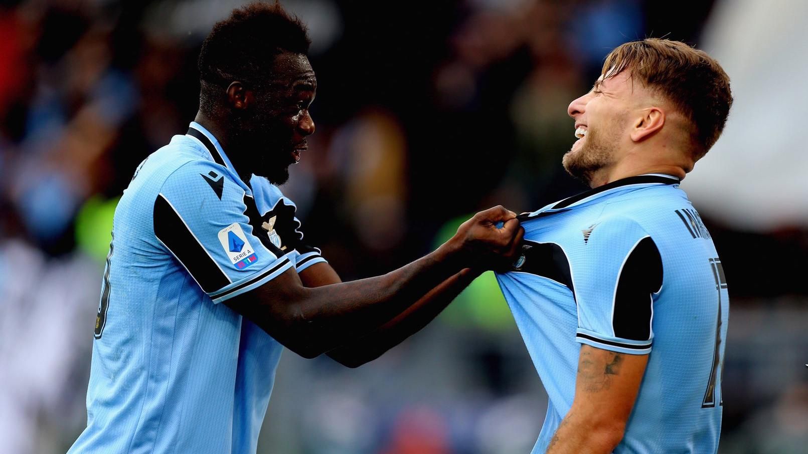 Иммобиле поиздевался над несколькими защитниками и забил унизительный гол: видео Иммобиле поиздевался над несколькими защитниками и забил унизительный гол: видео