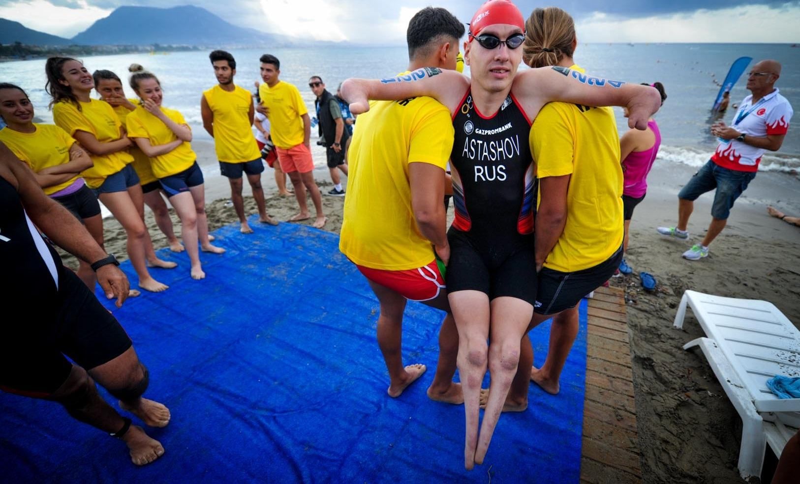 Російський паралімпієць Михайло Асташов працює в доставці їжі, щоб поїхати на Паралімпіаду Російський паралімпієць Михайло Асташов працює в доставці їжі, щоб поїхати на Паралімпіаду