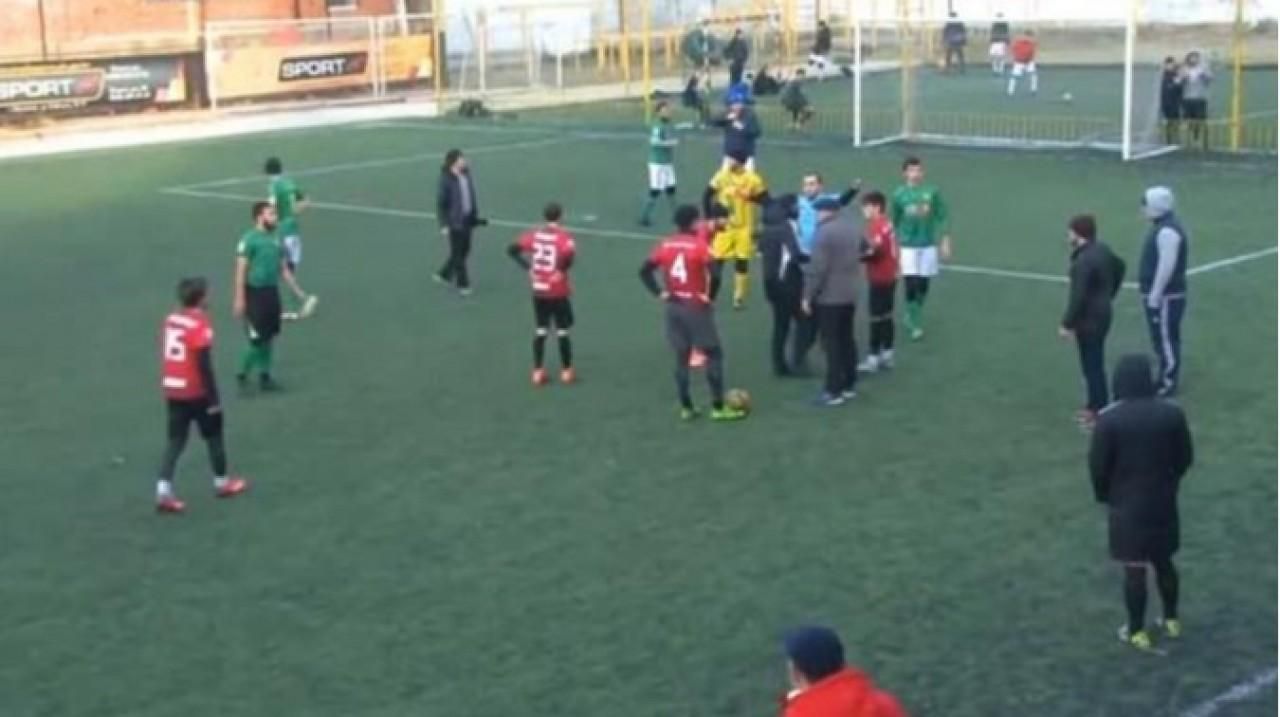 У Дагестані аматорські команди влаштували масову бійку під час матчу – відео