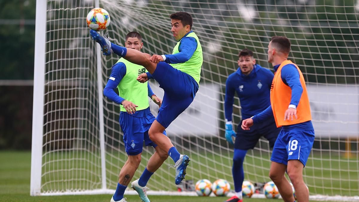 Легионер "Динамо" забил невероятный гол ударом через себя в падении: видео Легионер "Динамо" забил невероятный гол ударом через себя в падении: видео