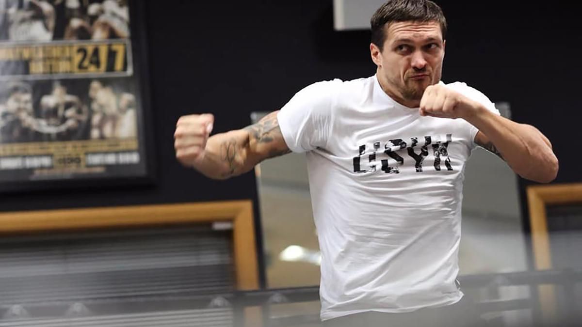 Усик енергійно станцював на тренуванні: відео Усик енергійно станцював на тренуванні: відео