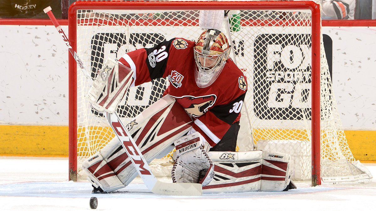 Воротар відбив шайбу "ударом скорпіона" у матчі НХЛ – вражаюче відео Воротар відбив шайбу "ударом скорпіона" у матчі НХЛ – вражаюче відео