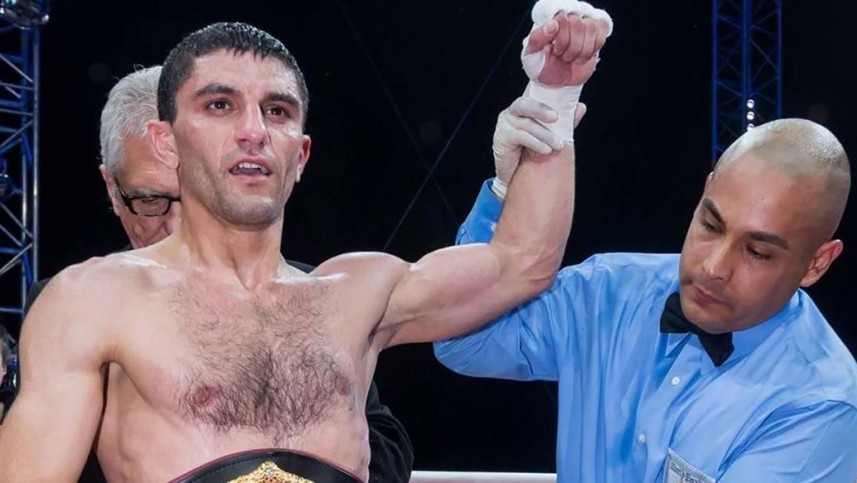 Украинец Далакян выиграл бой со сломанной рукой