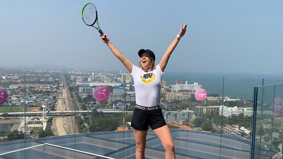 Світоліна зіграла в теніс на даху височезного хмарочосу в Таїланді: відео