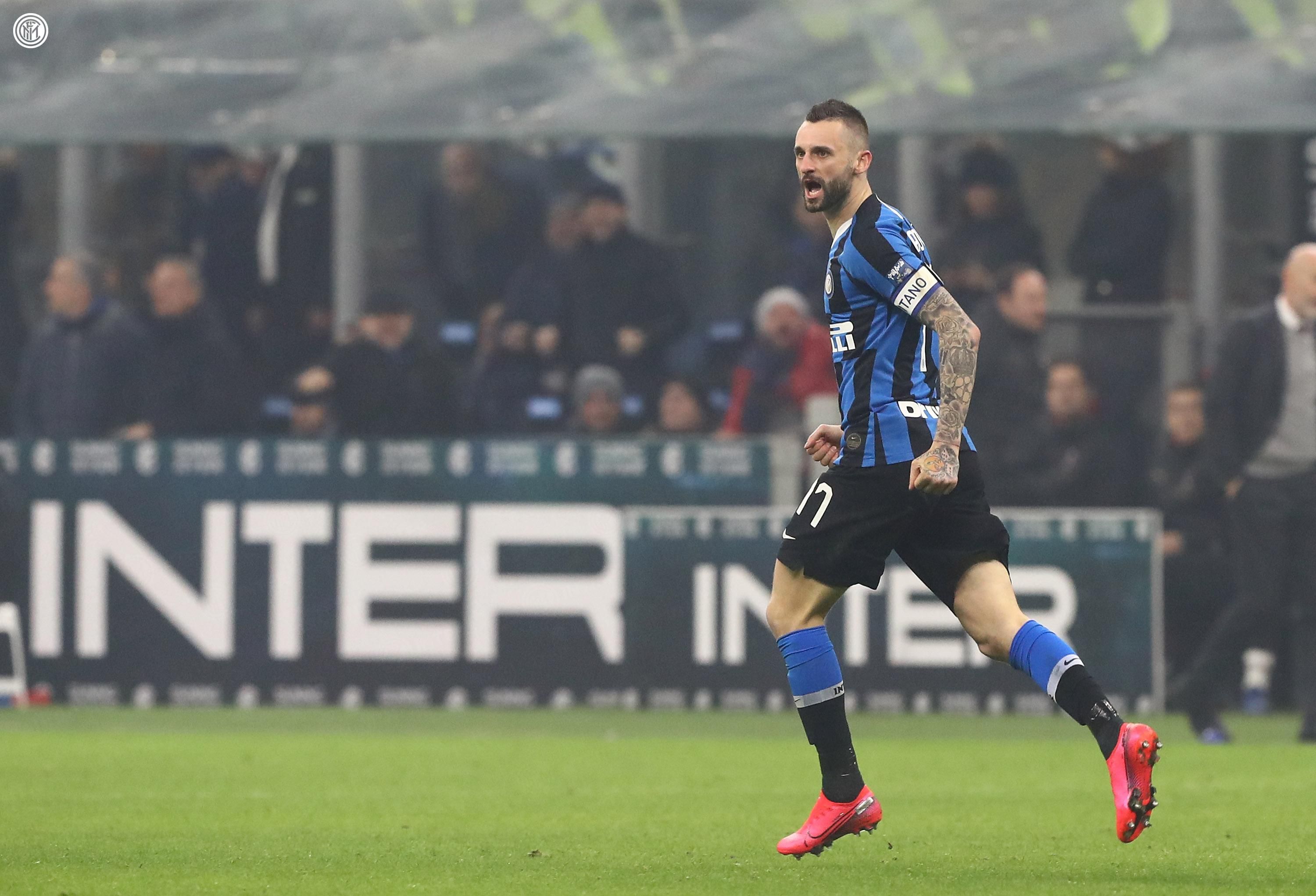 "Інтер" вийшов на дербі проти "Мілану" зі спеціальними нашивками через коронавірус: фото "Інтер" вийшов на дербі проти "Мілану" зі спеціальними нашивками через коронавірус: фото