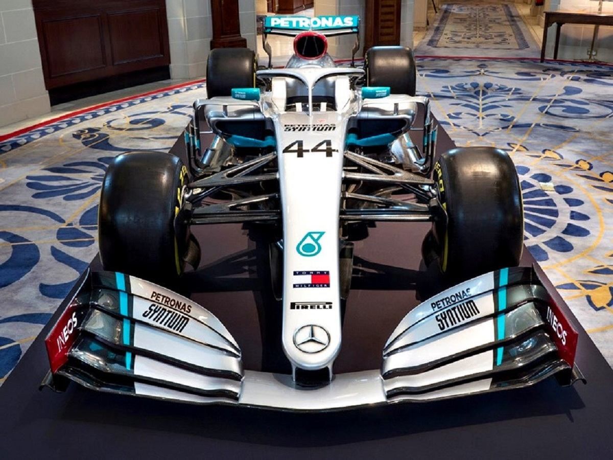 Mercedes показал ливрею новой машины Формулы-1 и объявил о большом контракте – фото