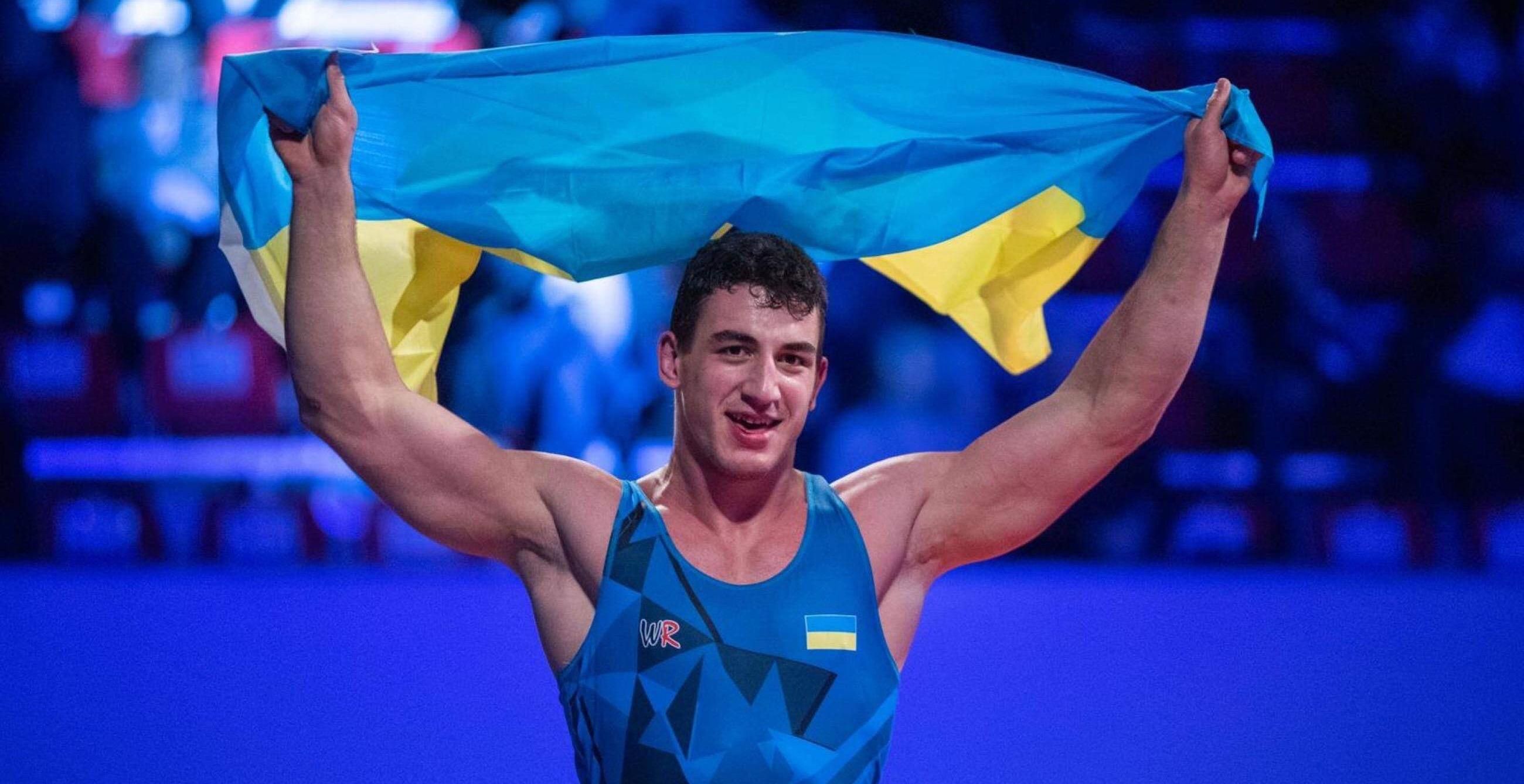 Украинец Новиков на последних секундах вырвал победу у россиянина, выйдя в финал ЧЕ – видео Украинец Новиков на последних секундах вырвал победу у россиянина, выйдя в финал ЧЕ – видео