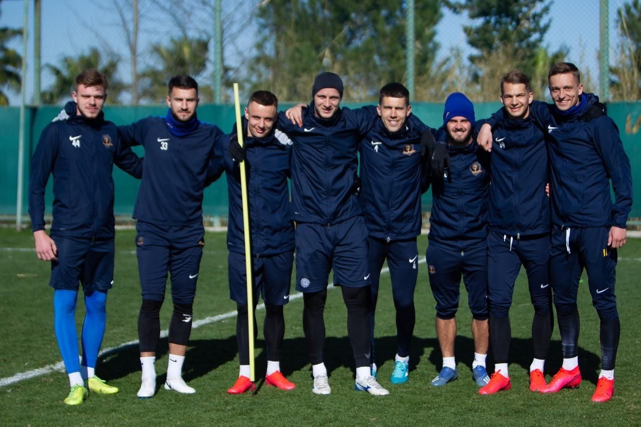 Гравці "Дніпро-1" підхопили вірус перед матчем з китайською командою Гравці "Дніпро-1" підхопили вірус перед матчем з китайською командою