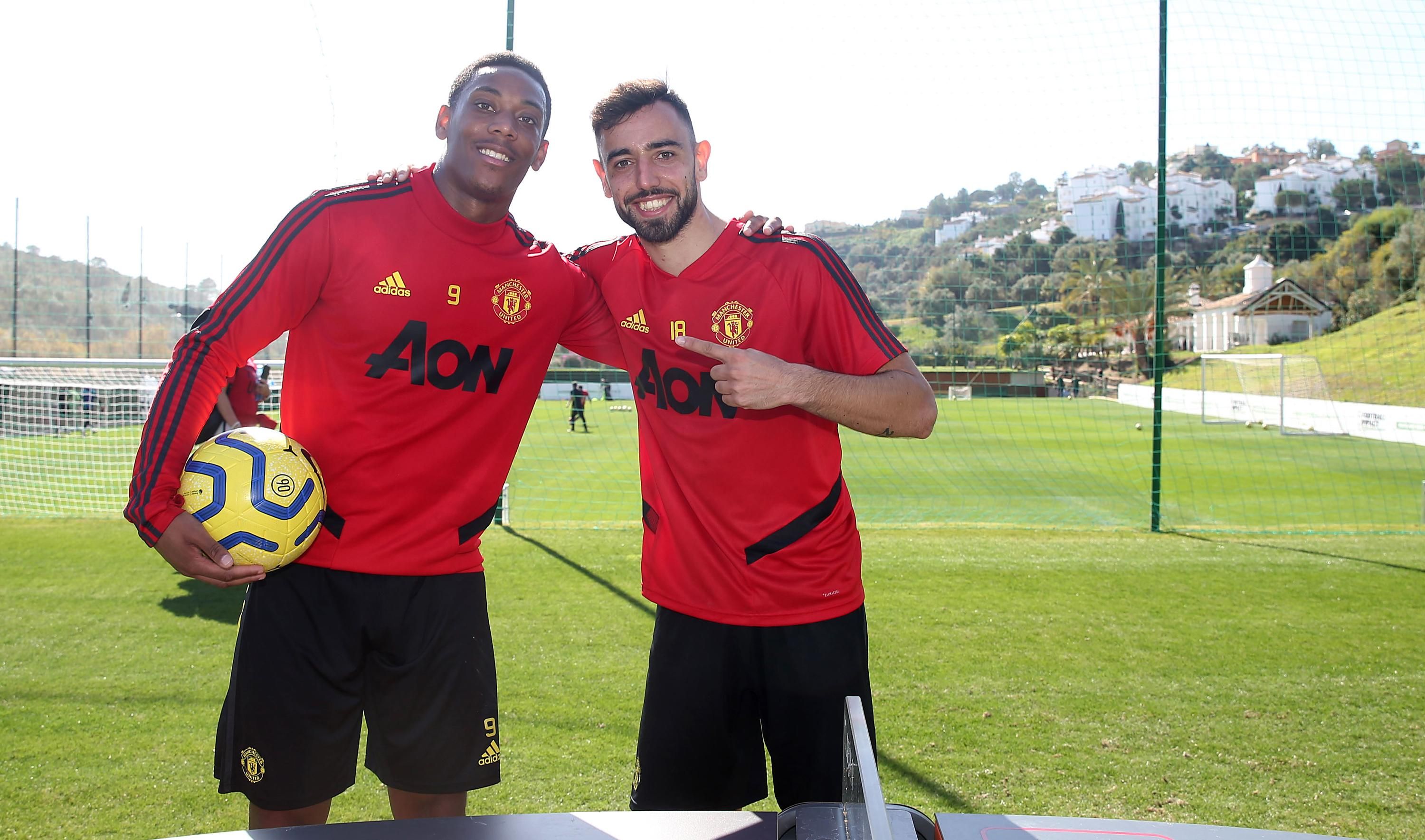 "Манчестер Юнайтед" відмовився жити в готелі, де перед тим проживала китайська команда "Манчестер Юнайтед" відмовився жити в готелі, де перед тим проживала китайська команда