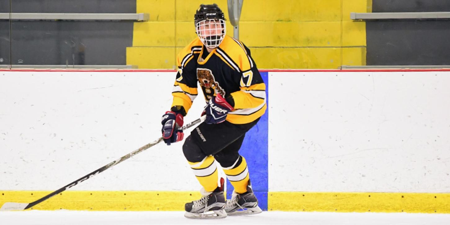 Гол украинского хоккеиста помог его команде вырвать победу в Канаде – видео Гол украинского хоккеиста помог его команде вырвать победу в Канаде – видео