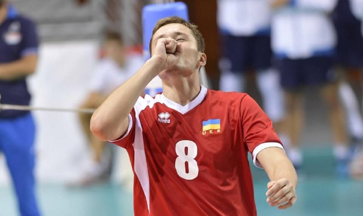 Український волейболіст зробив дівчині пропозицію прямо перед матчем: миле відео