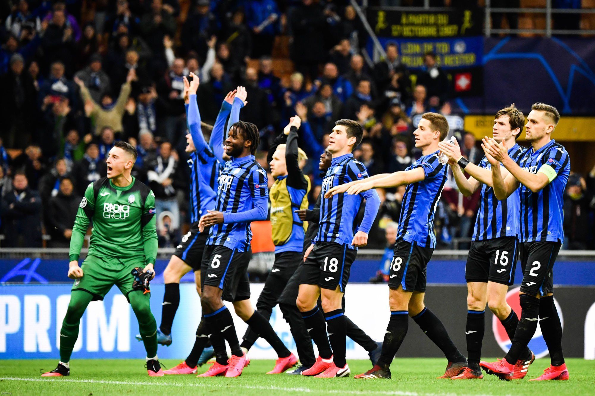 Матч команды украинца Малиновского в Италии перенесли из-за вспышки коронавируса Матч команды украинца Малиновского в Италии перенесли из-за вспышки коронавируса