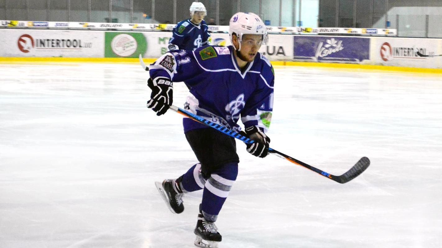 Хокеїст закинув неочікувану шайбу з нейтральної зони: відео провалу воротаря Хокеїст закинув неочікувану шайбу з нейтральної зони: відео провалу воротаря