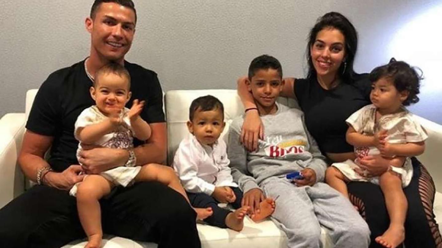 Роналду показав тренування з дітками: миле відео Роналду показав тренування з дітками: миле відео