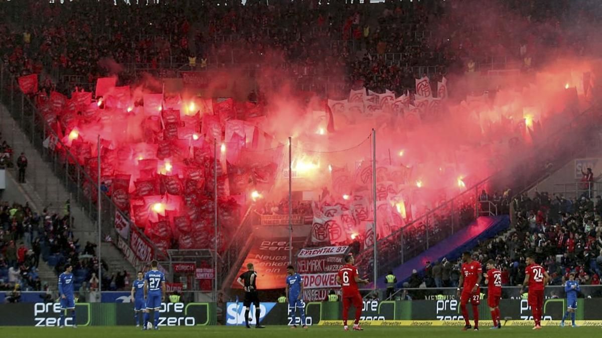 Фанати "Баварії" зірвали матч образливими банерами, мюнхенці ледь не втратили перемогу 6:0 Фанати "Баварії" зірвали матч образливими банерами, мюнхенці ледь не втратили перемогу 6:0