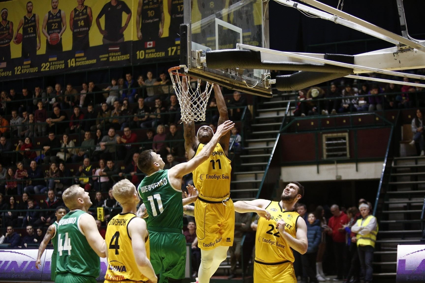 Баскетболісти влаштували масову сутичку після матчу в Києві: відео Баскетболісти влаштували масову сутичку після матчу в Києві: відео