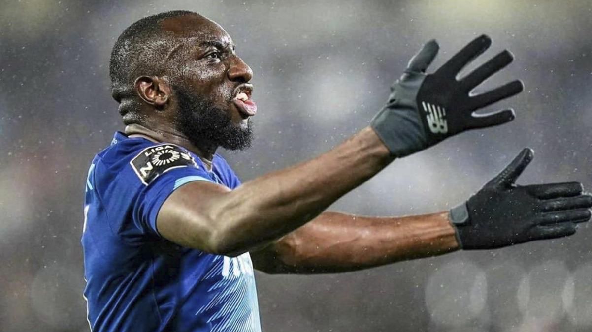 Бывший клуб тренера "Шахтера" оштрафовали за расизм Бывший клуб тренера "Шахтера" оштрафовали за расизм