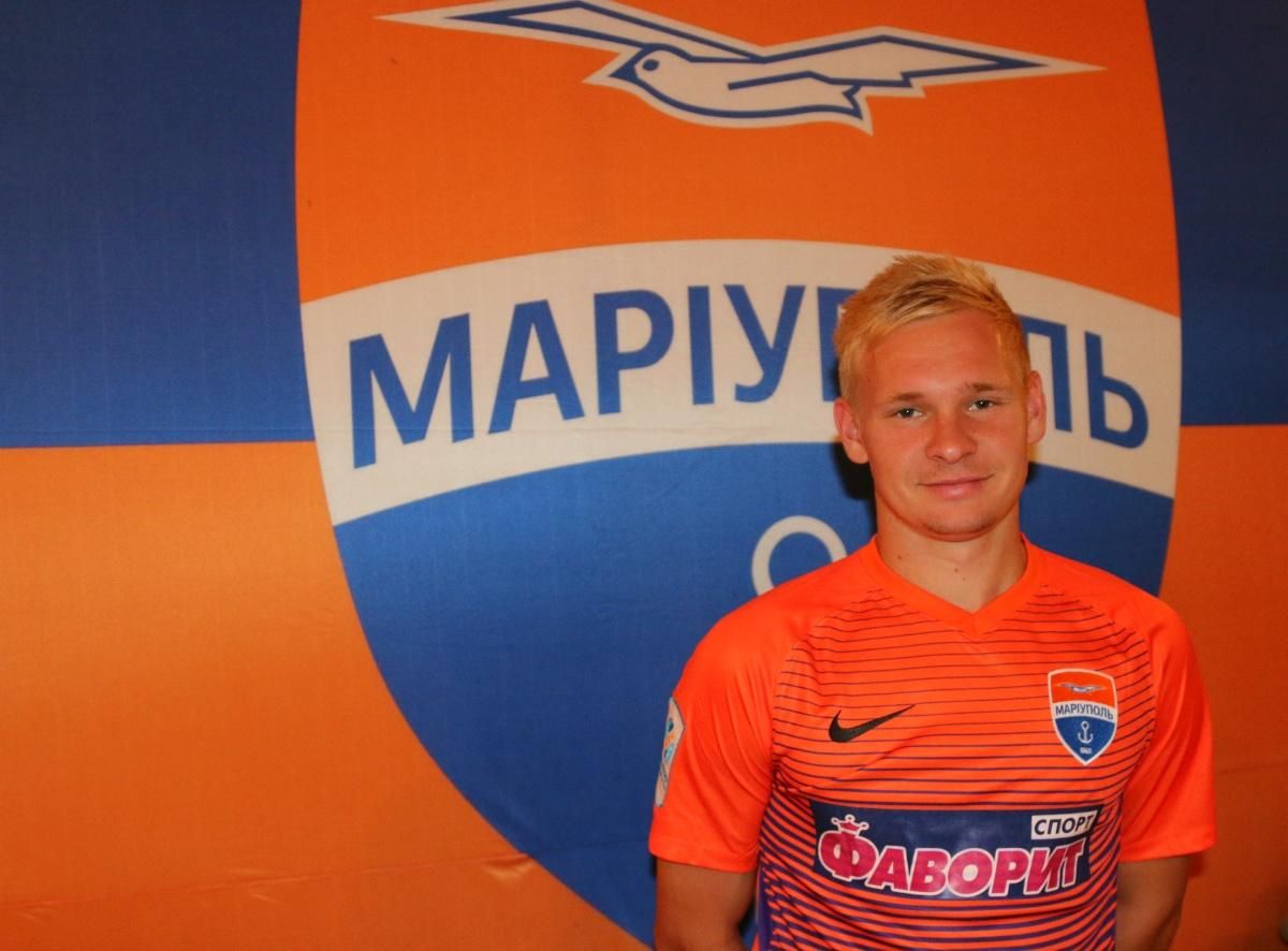 Найкраща симуляція року: як футболіст "Маріуполя" спіткнувся у повітрі – відео Найкраща симуляція року: як футболіст "Маріуполя" спіткнувся у повітрі – відео