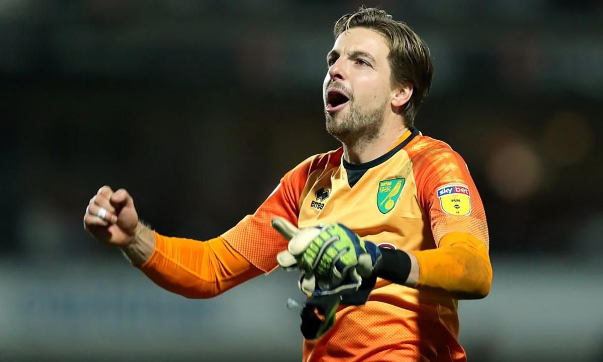 Вратарь "Норвича" использовал шпаргалку перед серией пенальти – фото Вратарь "Норвича" использовал шпаргалку перед серией пенальти – фото