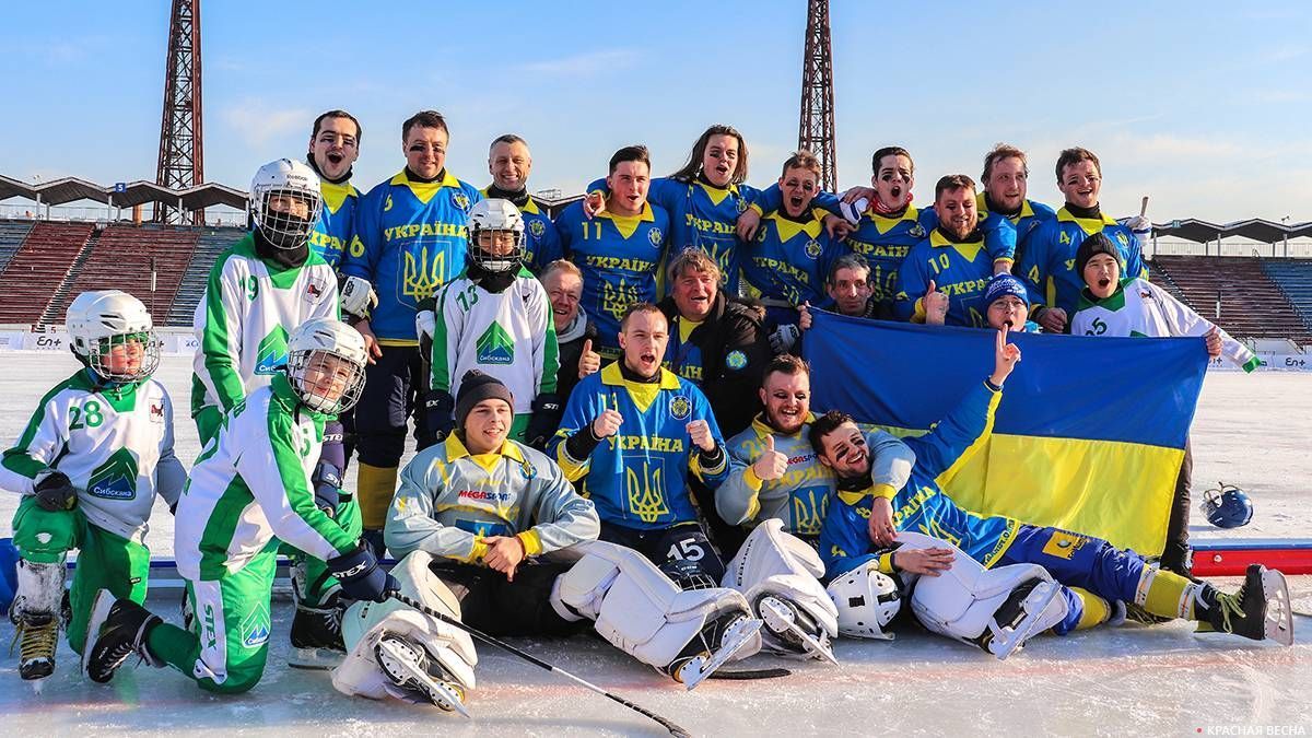 Сборная Украины по хоккею с мячом завоевала серебряные награды на чемпионате мира Сборная Украины по хоккею с мячом завоевала серебряные награды на чемпионате мира