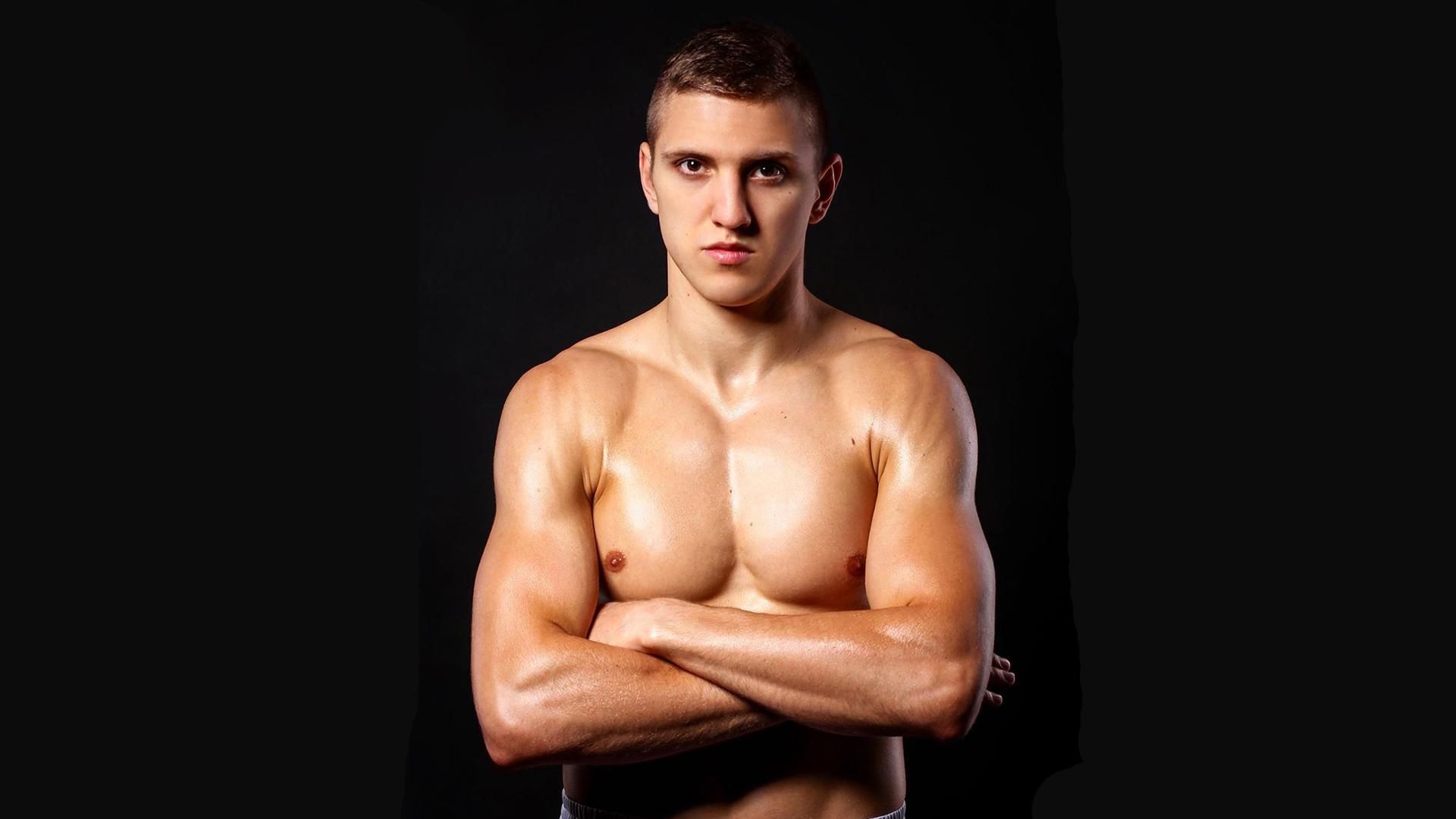 Український боксер показав, як схуд на 10 кілограмів перед боєм: фотопорівняння