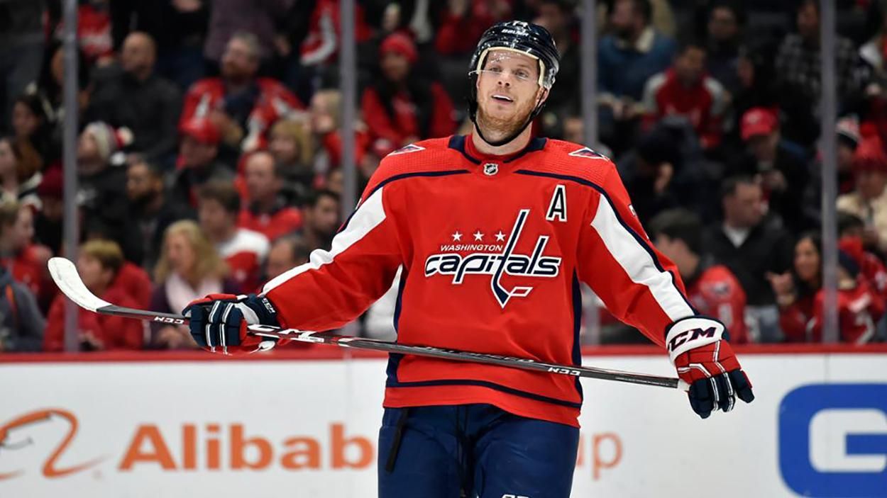 Хоккеист попал шайбой в фотографа во время матча НХЛ: видео Хоккеист попал шайбой в фотографа во время матча НХЛ: видео