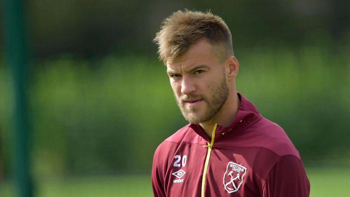 Ярмоленко неожиданно попал в стартовый состав молодежной команды "Вест Хэма" Ярмоленко неожиданно попал в стартовый состав молодежной команды "Вест Хэма"