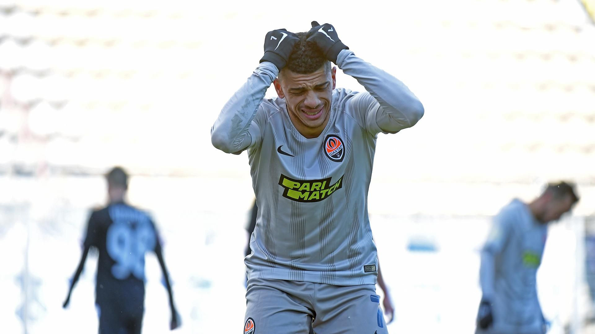 Коронавирус в Украине – матчи УПЛ 2020 без зрителей Коронавирус в Украине – матчи УПЛ 2020 без зрителей