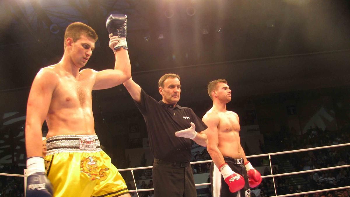 Бой украинского боксера Дмитрия Безуса отменен из-за коронавируса