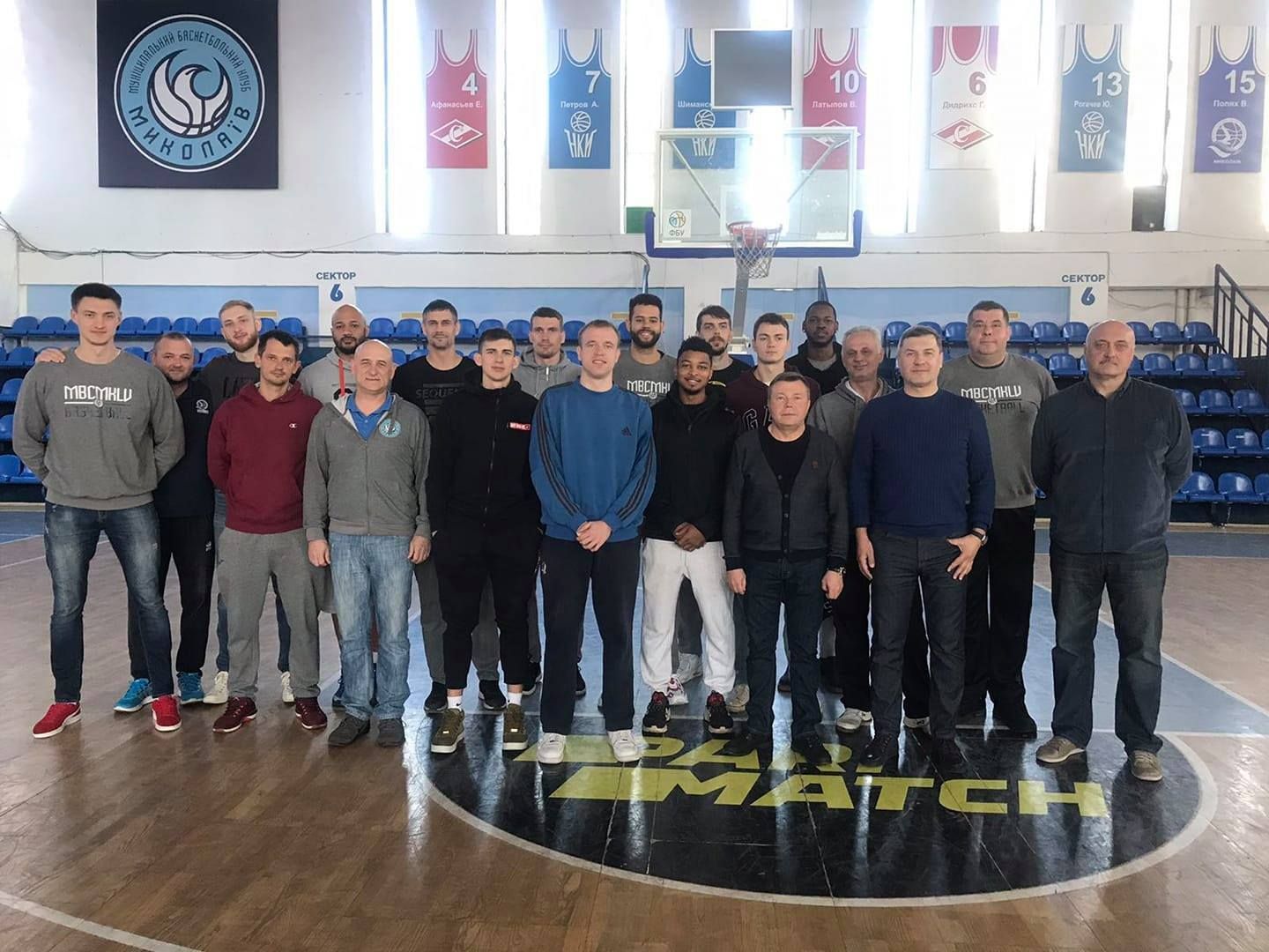 Український клуб розірвав контракти з усіма гравцями через дострокове завершення сезону