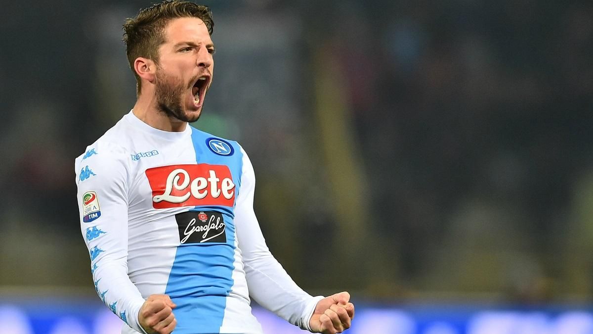 Форвард "Наполі" Дріс Мертенс оригінально підтримує фізичну форму: відео Форвард "Наполі" Дріс Мертенс оригінально підтримує фізичну форму: відео